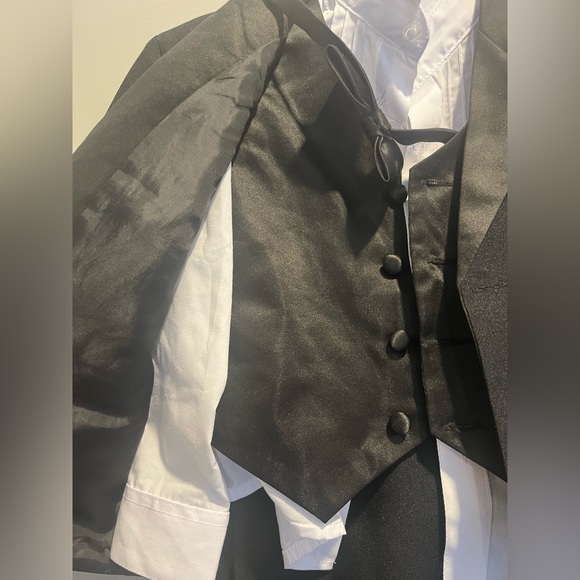 Toddler size 3T five piece Tuxedo - Picture 3 of 6